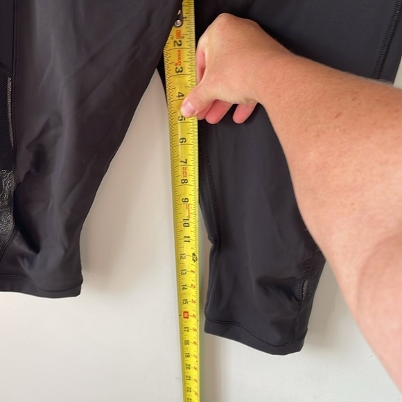 Lululemon Athletica, size 8, mesh side and calf, capri crop leggings, EUC - Picture 6 of 8